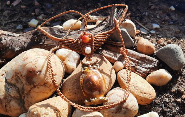 Collier micro macramé et amulette Thaïlande