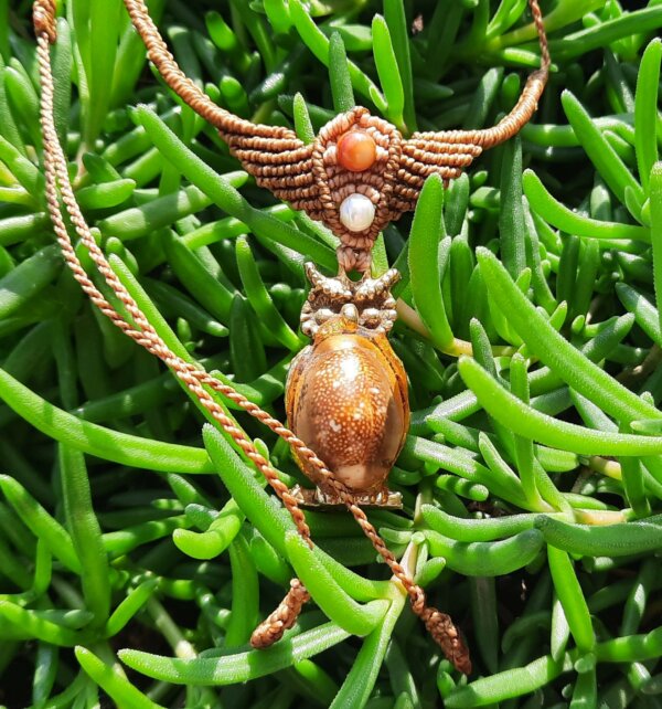 Collier "NokPoo" micro macramé et amulette Thaïlande – Image 3