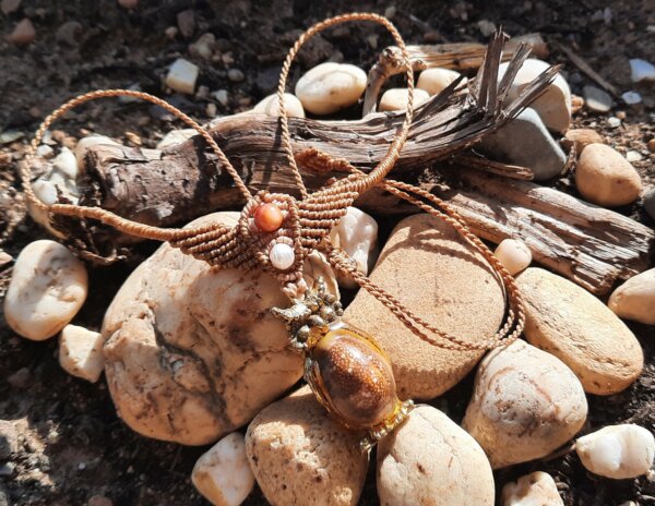 Collier "NokPoo" micro macramé et amulette Thaïlande – Image 2