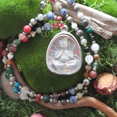 Collier type mâlâ Bouddha pierres naturelles