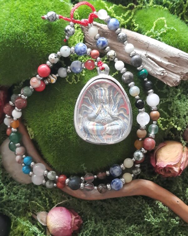 Collier type mâlâ Bouddha pierres naturelles
