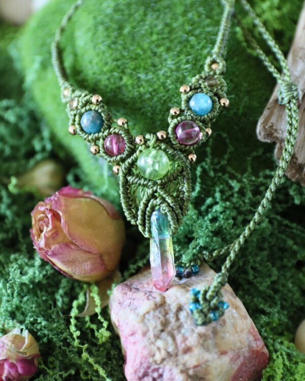 Collier elfique "Nangfa" - Quartz arc-en-ciel et pierres naturelles – Image 2