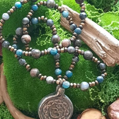 Collier mâlâ "OM" lotus