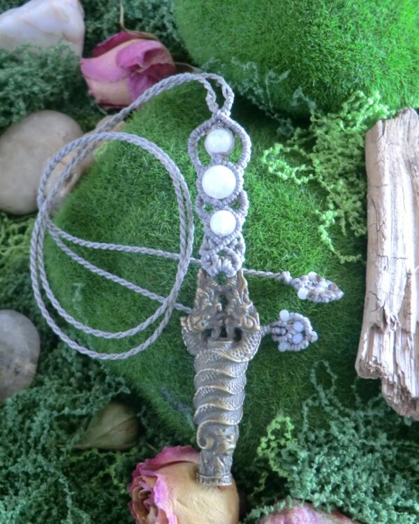 Collier pendule micro-macramé Takrut en laiton & Pierre de Lune