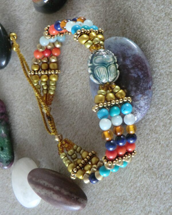 Bracelet 3 rangs "Khep" • Scarabée & pierres de sagesse – Image 2
