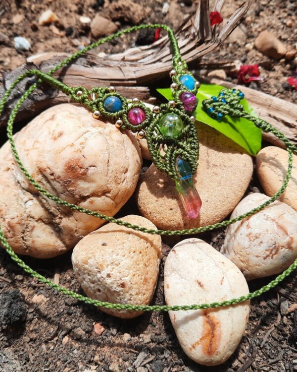 Collier elfique "Nangfa" - Quartz arc-en-ciel et pierres naturelles – Image 3