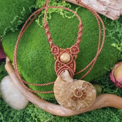 Collier "Ammon" Fossile d'ammonite et œil de tigre