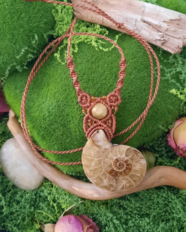 Collier "Ammon" Fossile d'ammonite et œil de tigre