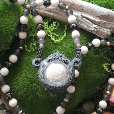 Collier talisman "LounThaan" • Obsidienne, mantra & pierre fossile