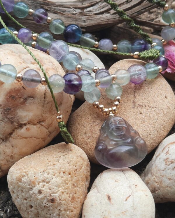 Collier mâlâ en fluorine • Happy Buddha & clarté d’esprit – Image 2