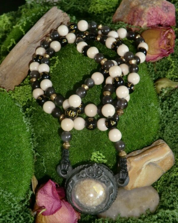 Collier talisman "LounThaan" • Obsidienne, mantra & pierre fossile – Image 2