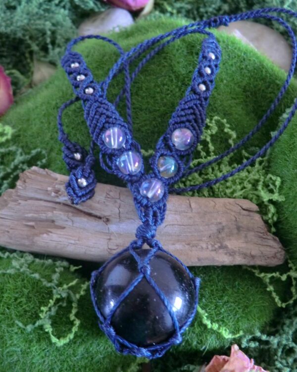 Collier "KhiNakh" oeuf de Naga micro-macramé – Image 2