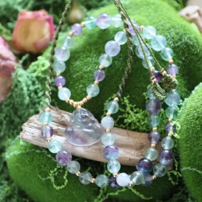 Collier mâlâ en fluorine • Happy Buddha & clarté d’esprit