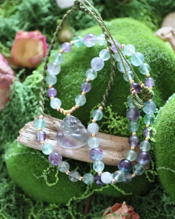 Collier mâlâ en fluorine • Happy Buddha & clarté d’esprit