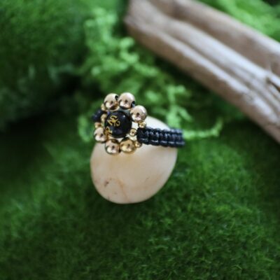 Bague mantra "Om" en obsidienne