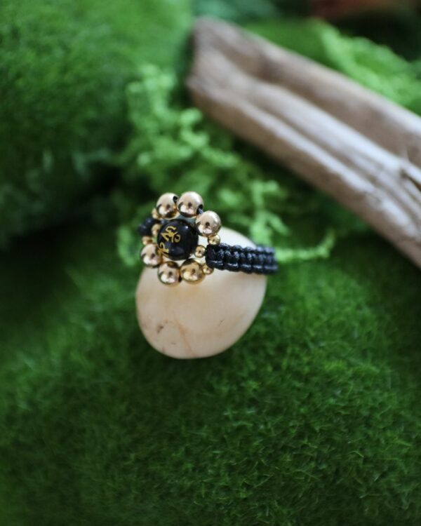 Bague mantra "Om" en obsidienne
