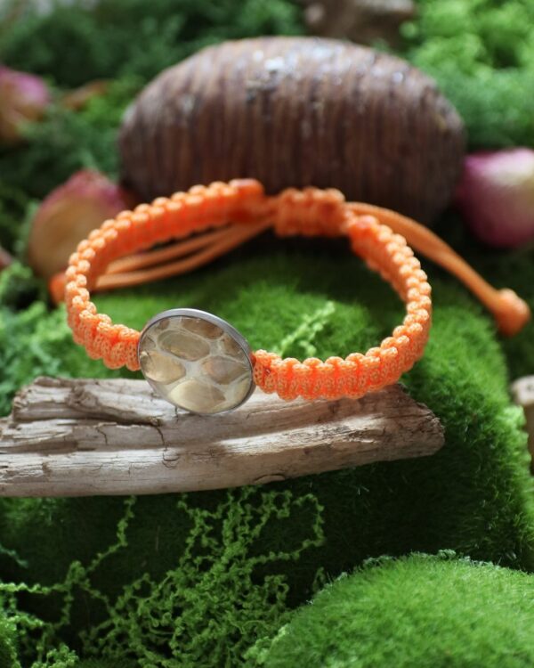 Bracelet mue de serpent & feuille d’or macramé "Ngù" – Image 2