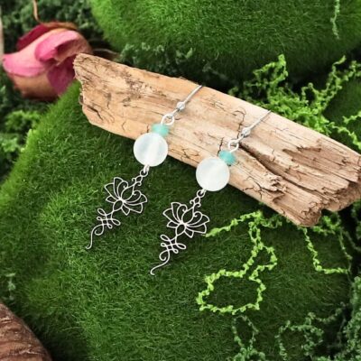 Boucles d’oreilles Sélénite & Émeraude - “Tun khun”.