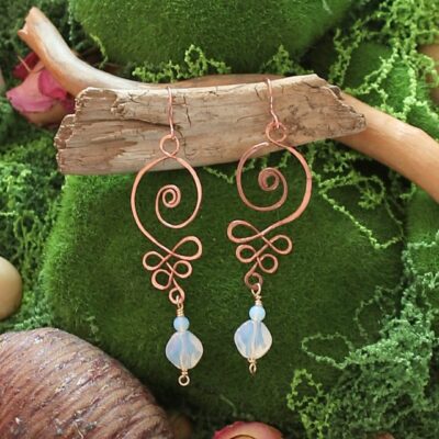 Boucles d’oreilles Unalome en cuivre et opalite - "Xarahb"